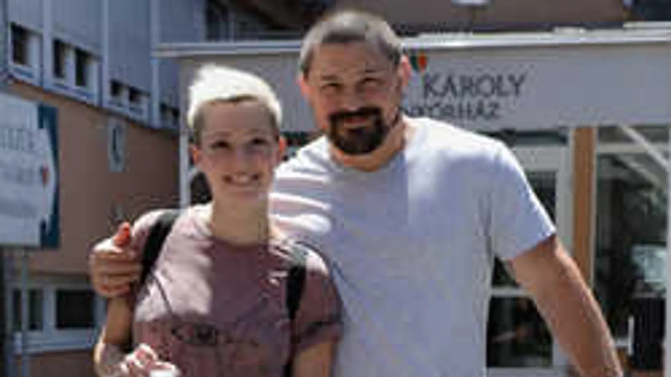 Hatalmas örömhírt jelentett be a magyar sztár