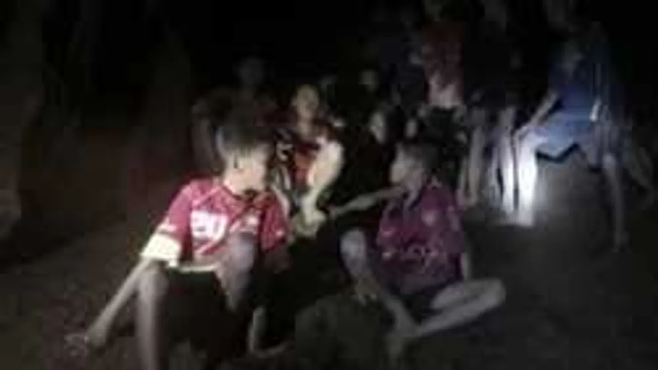Drámai üzenetet küldtek a thaiföldi barlangban rekedt gyerekek