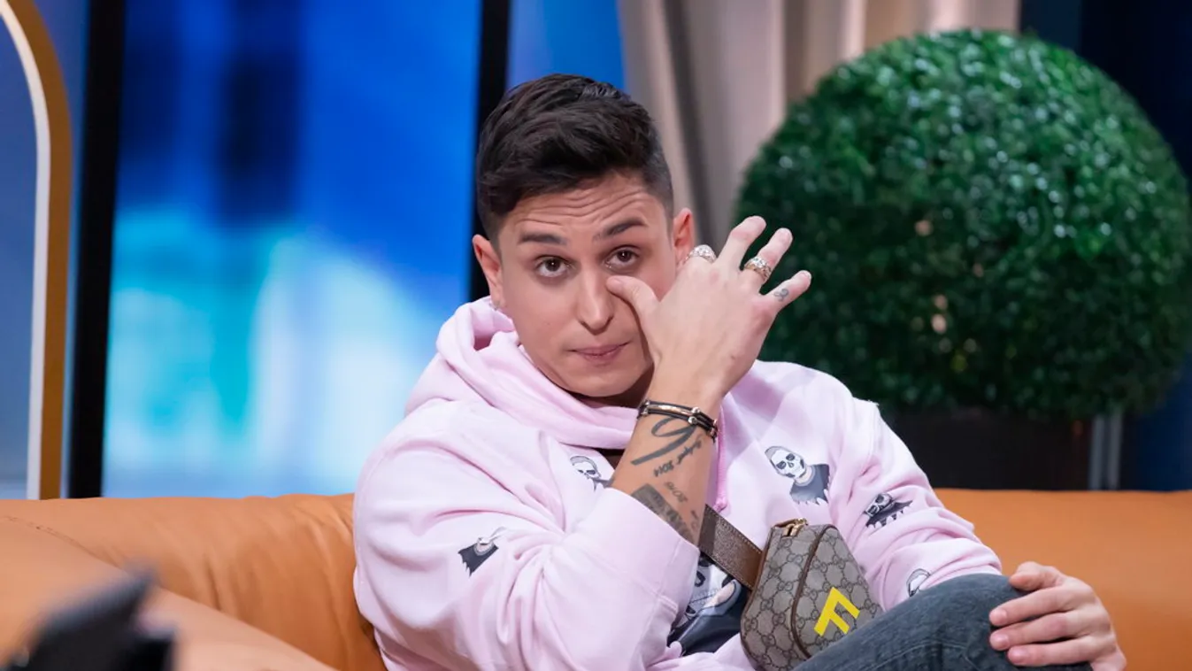 Egy köteg húszezressel menőzik az RTL Klub sztárja a börtönbüntetése előtt