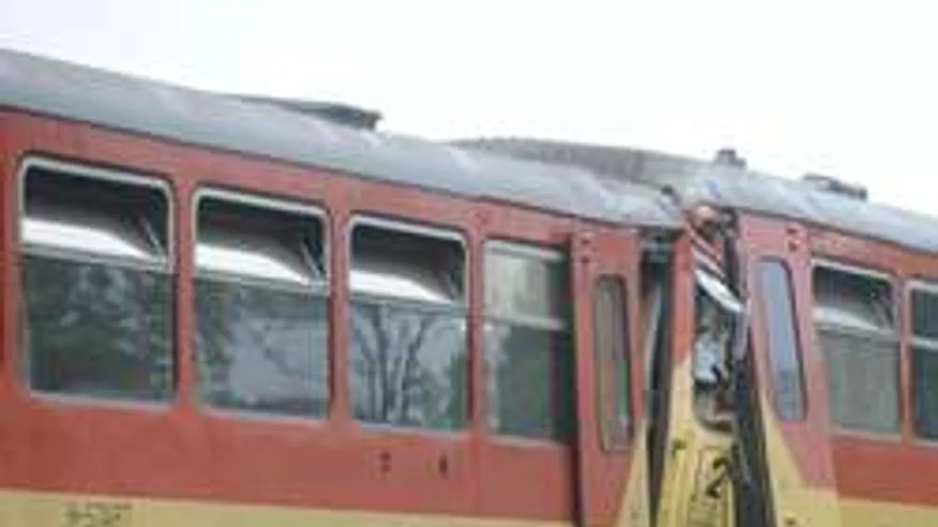 Vonattal ütközött és kigyulladt a kamion - egy ember meghalt!