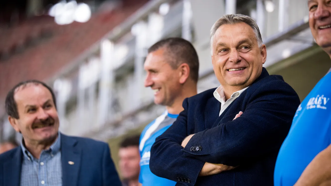 Orbán Viktor civilben a Puskás stadion nem hivatalos próbameccsén