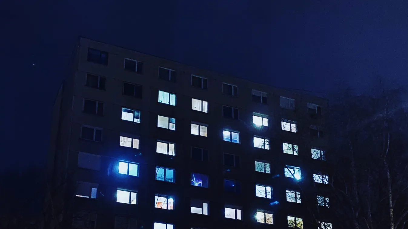 Elképesztő akció: 8 emeletnyi szívvel ünneplik a Valentin-napot Miskolcon