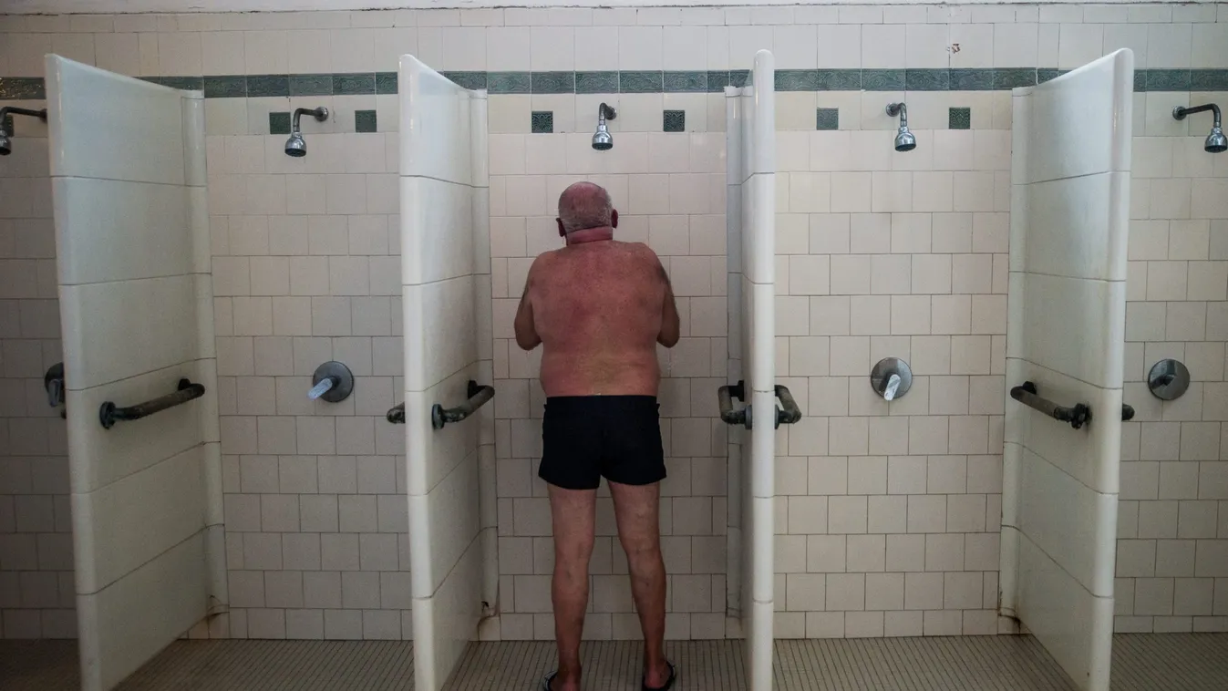 A strandon is bevezetik a nyugdíjas idősávot: 9-12 óra között övék a medence