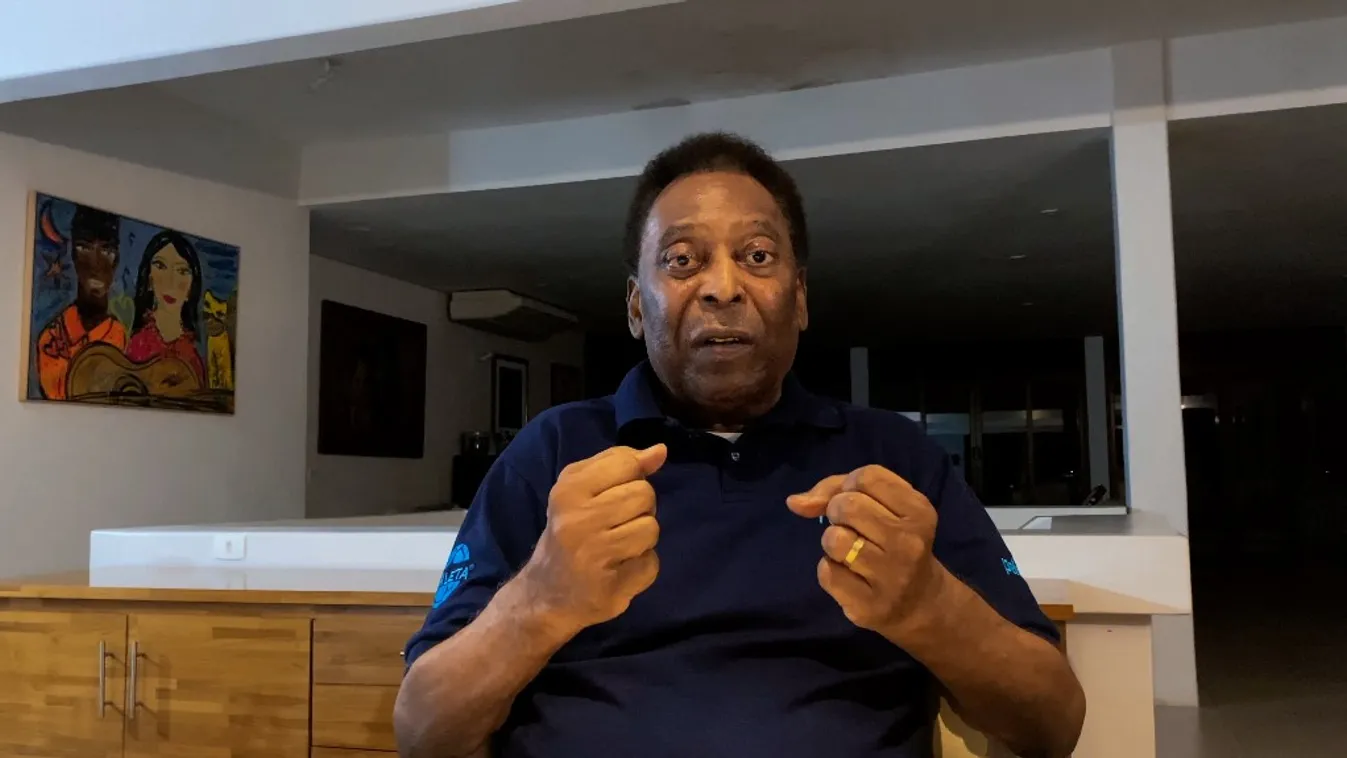 Pelé lábai előtt hevertek a nők