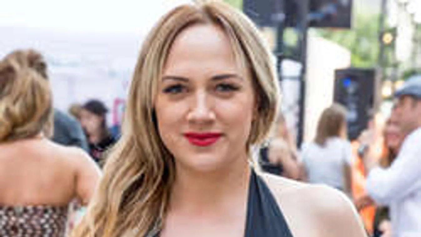 Gigadekoltázst villantott Tóth Gabi - Fotó