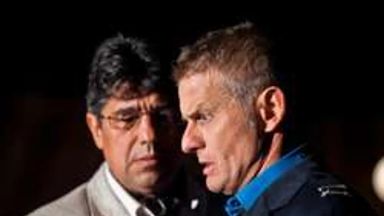 Rékasi Károly látja el szerelmi tanácsokkal házasságtörő főnökét