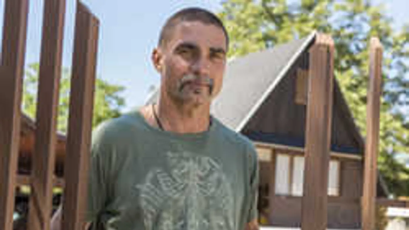 Különös nászútra vinné feleségét a Viszkis