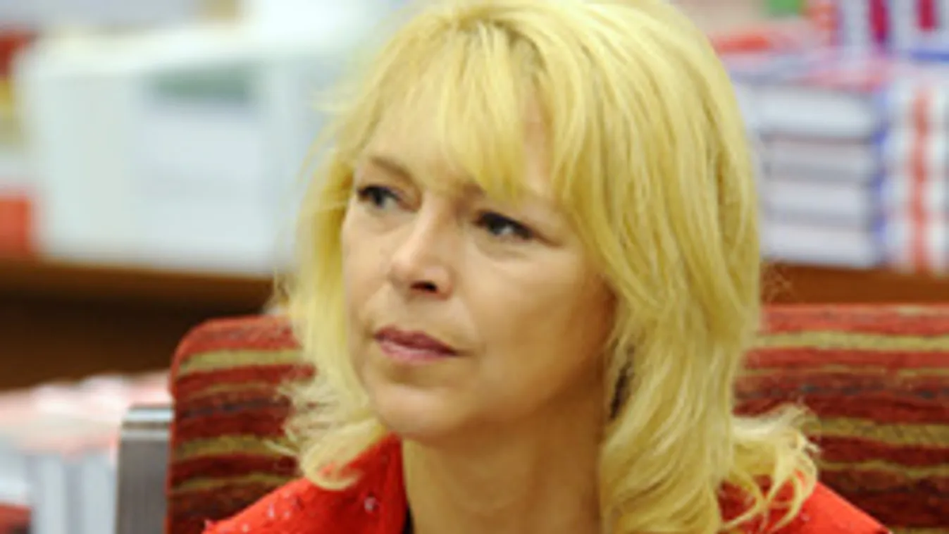 Nyertes Zsuzsa újra levetkőzött