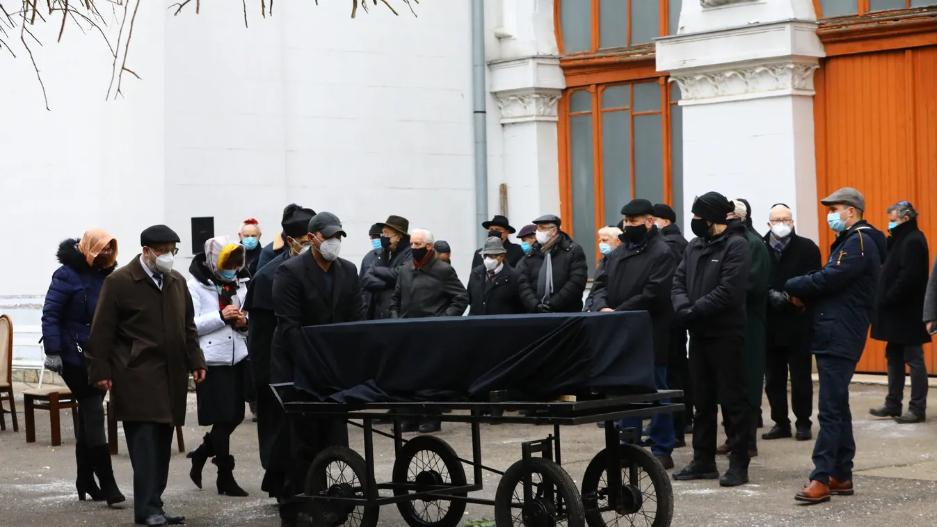 Utolsó útjára kísérték Sas Józsefet: elindult a gyászmenet a sírhoz