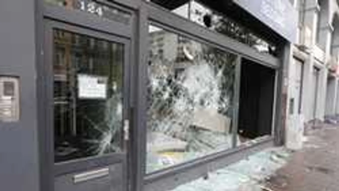 Vízágyús oszlatás Brüsszelben, helikoptereket is bevetettek