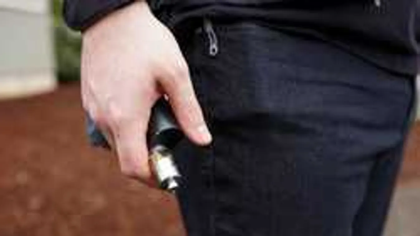 Ez történt a férfival, akinek a pénisze mellett robbant fel az e-cigi