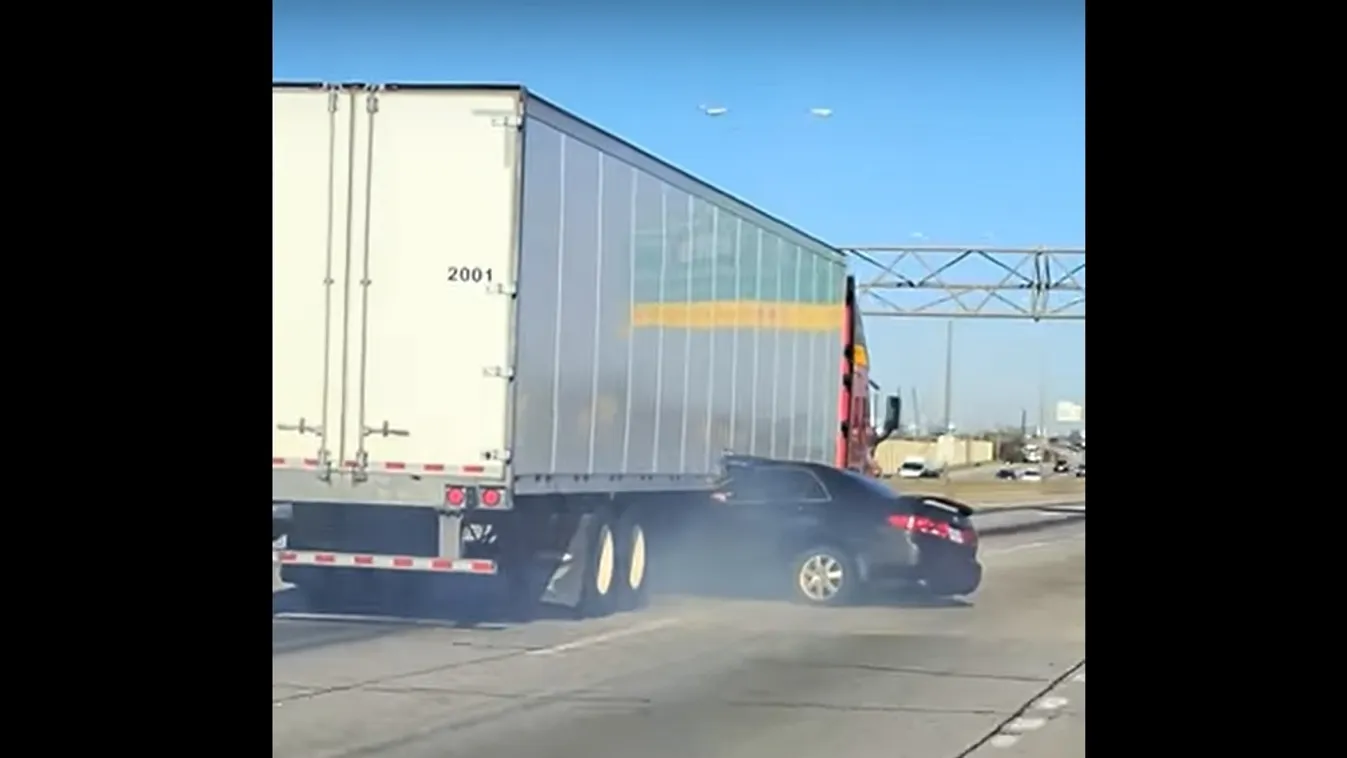 Megrázó felvétel: kamion alá szorult autójával egy 19 éves nő