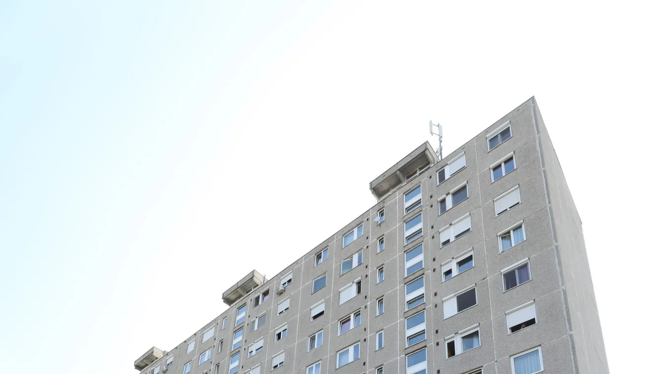 Zokogva törte meg a csendet Márta legjobb barátnője: a 10. emeletről esett ki az asszony