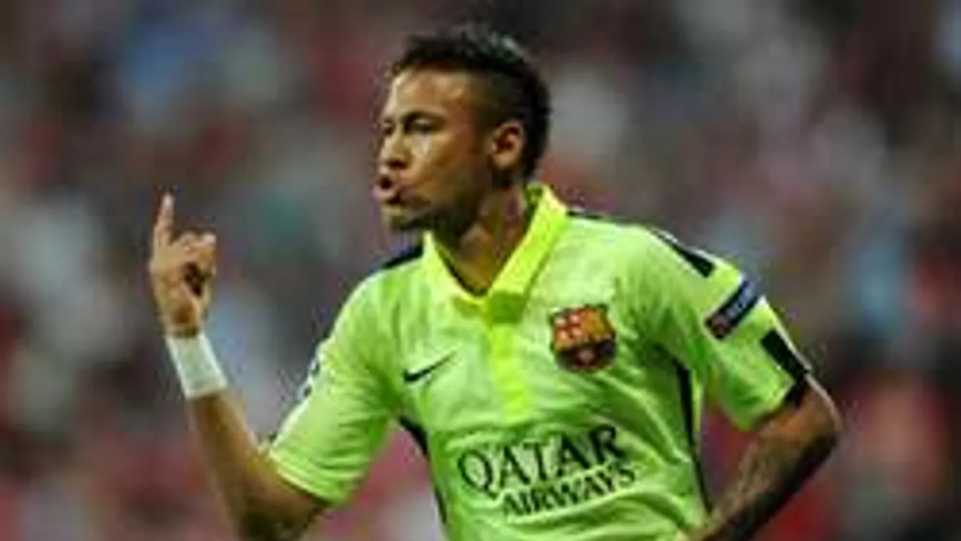 Neymar Ferrarival menekült a rajongók elől