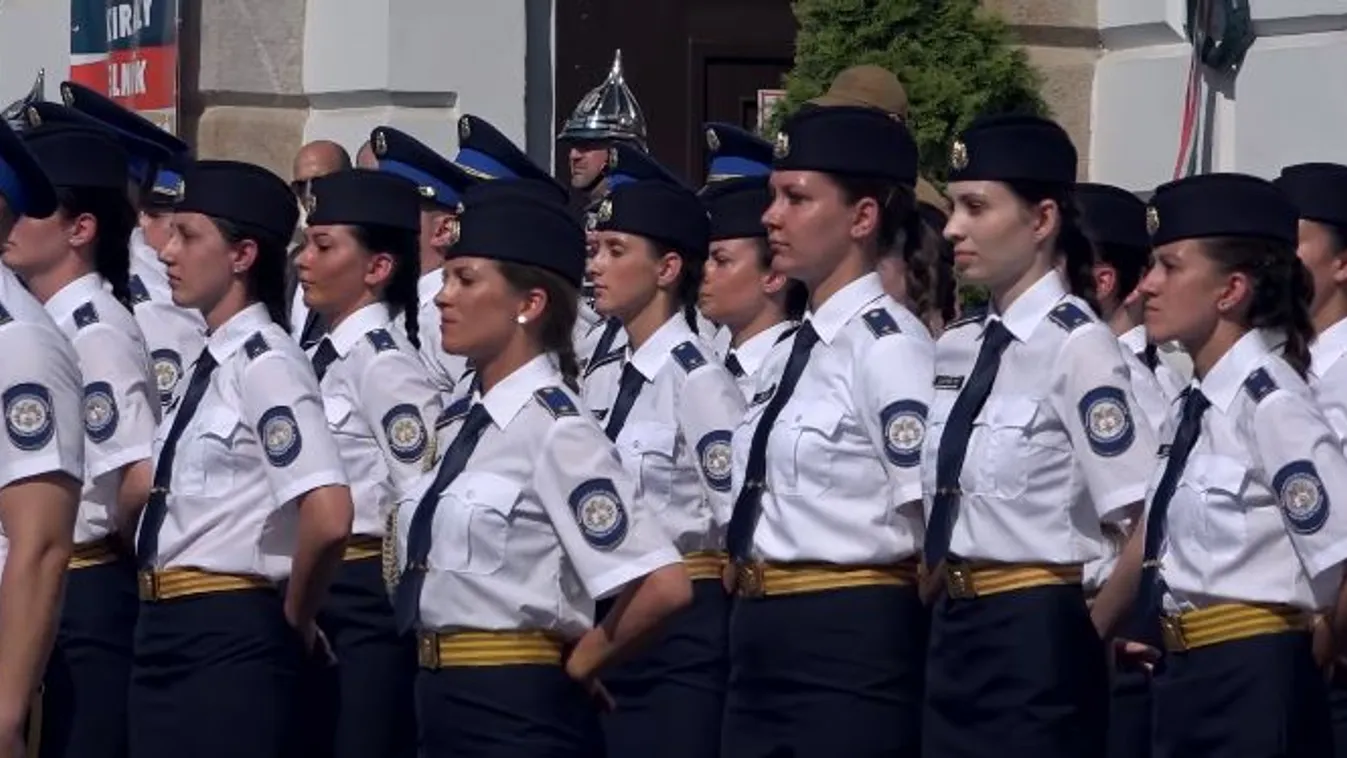 Orbán Viktor: Hogy nem a káosz felé mentünk, az a rendőreinknek is köszönhető