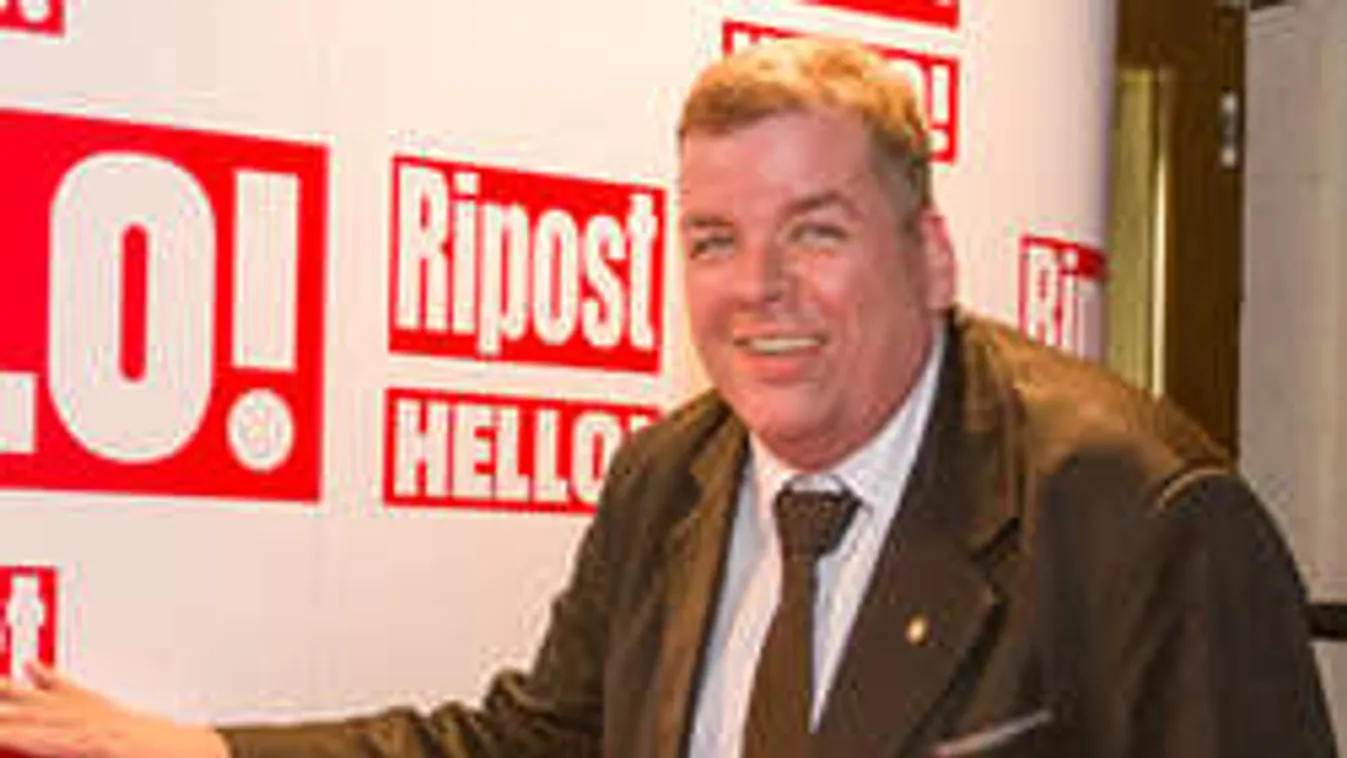 Így végződött az ismert magyar politikus fülledt csókcsatája!