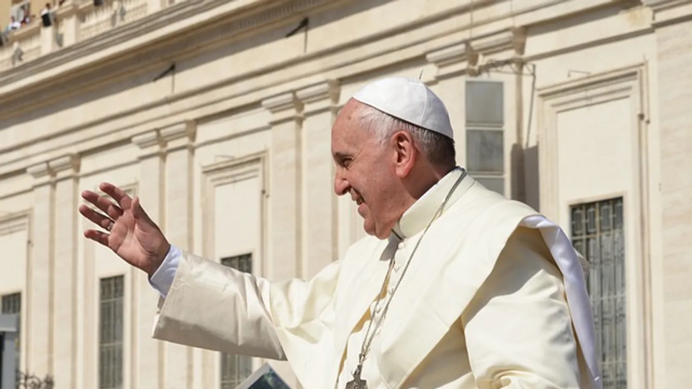 Zseniális megoldás: így hallgathatod élőben, tolmáccsal Ferenc pápa budapesti miséjét