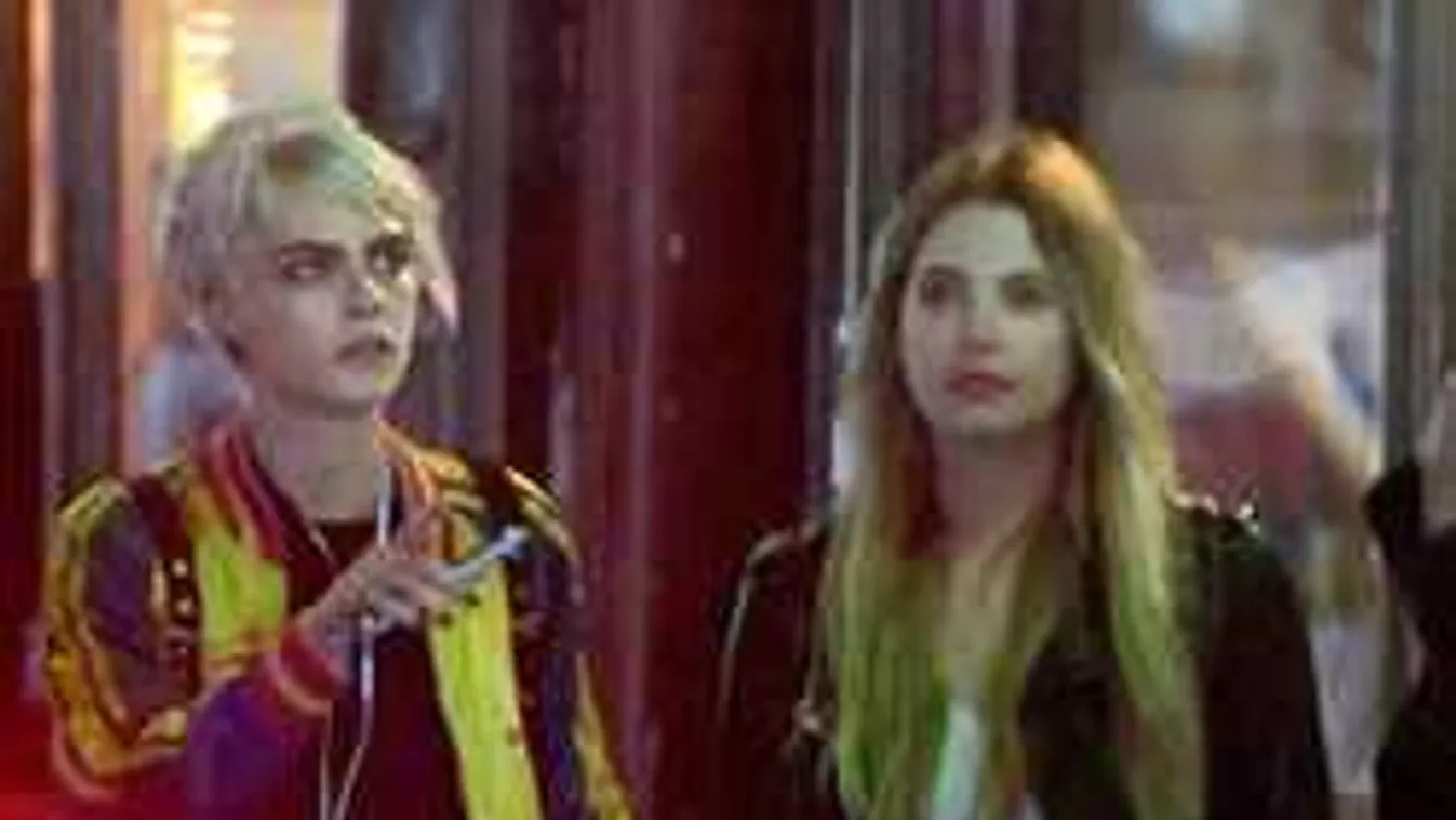 Méregdrága szexjátékot cipelt haza a leszbikus sztárpár