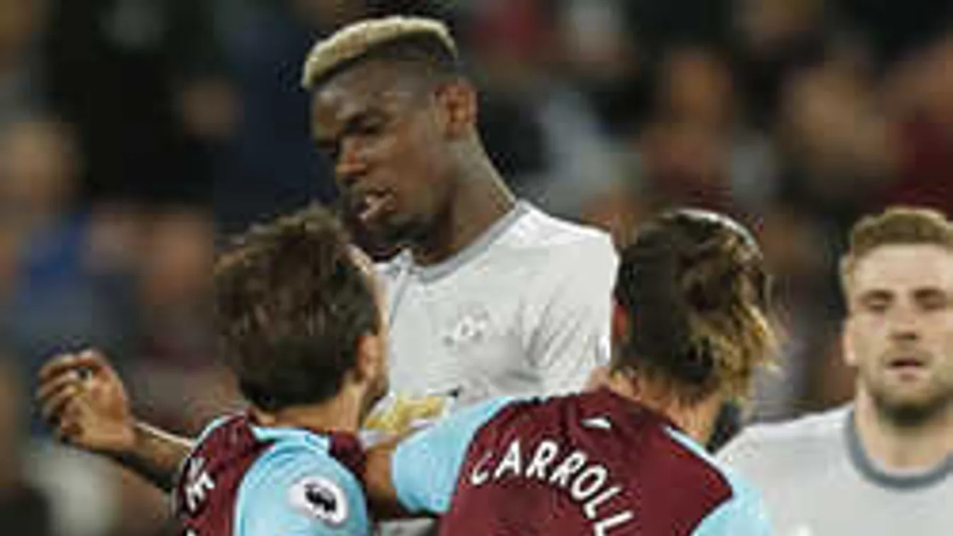 Döbbenet, meccs közben markolászták meg a világsztár focistát