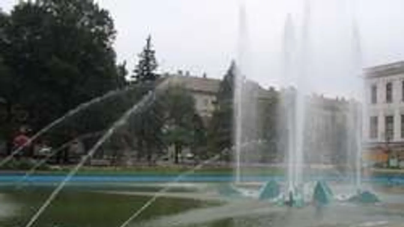 Pucér fürdőző miatt szállt ki a rendőrség a szegedi szökőkúthoz