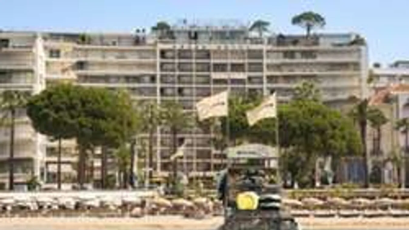 A nyílt utcán rabolták el egy szálloda 76 éves tulajdonosát