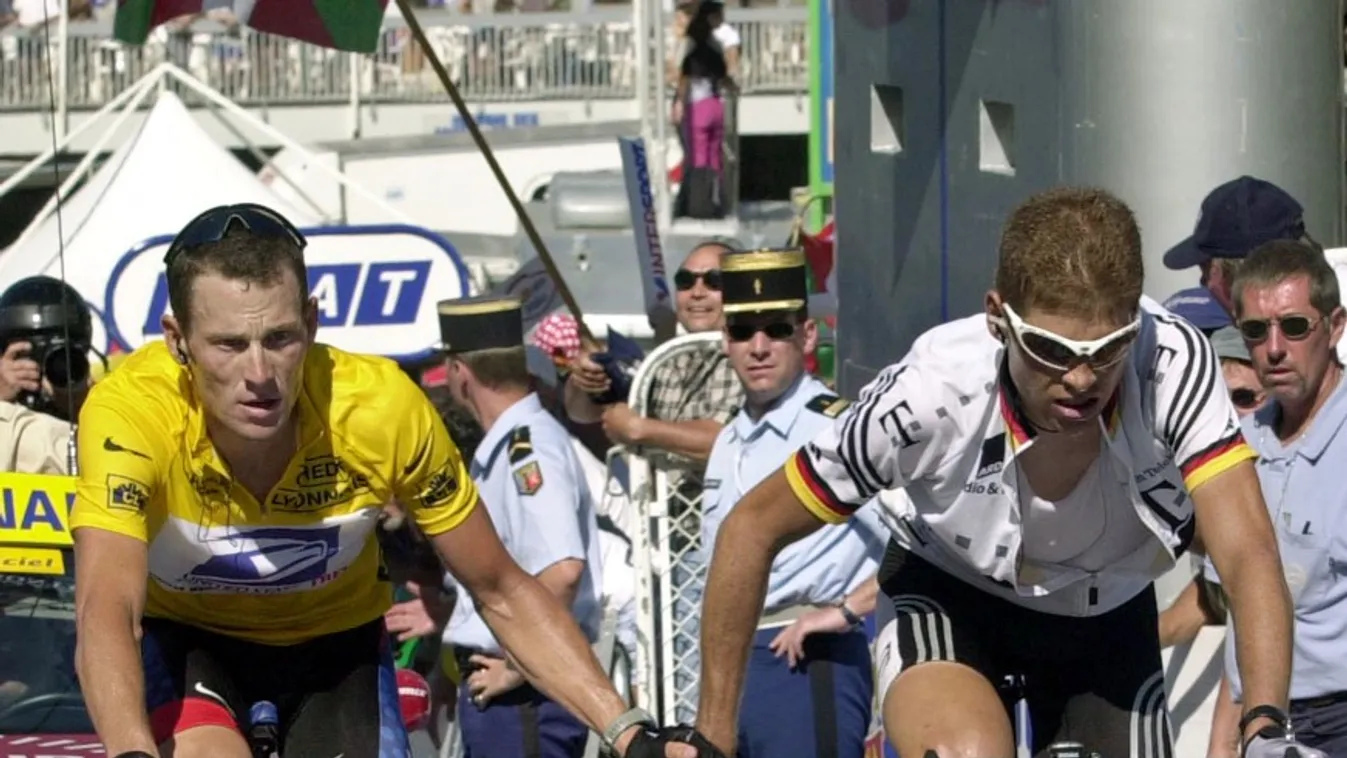 CYCLISME-TDF2001-ARMSTRONG-ULLRICH