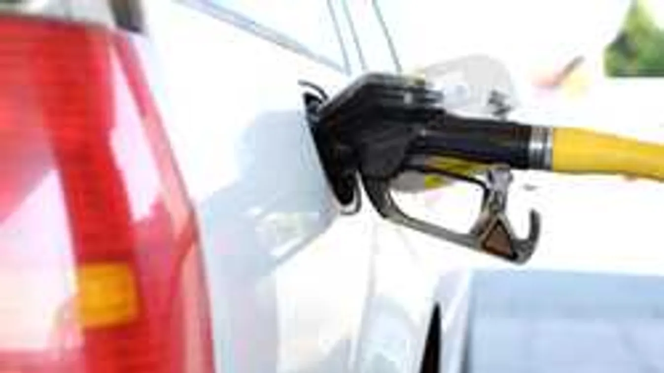 Ennél jobb hír ma már nem lesz: Irány a benzinkút!