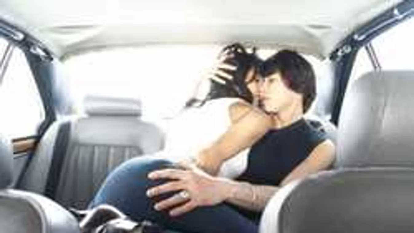 Titkos gyönyör: Anyósom az autóban nem sejtett semmit