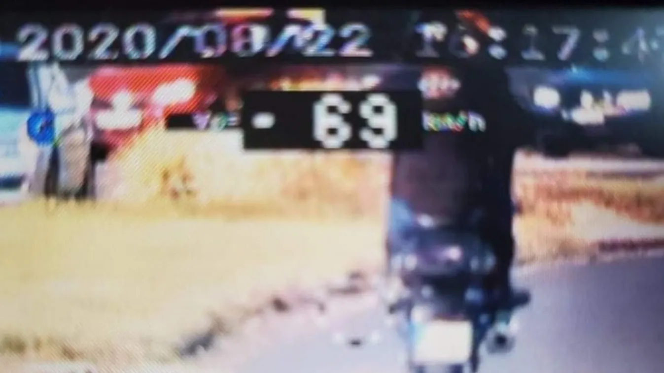 Crosspályának nézte a motoros a főutat, pechjére kamera rögzítette