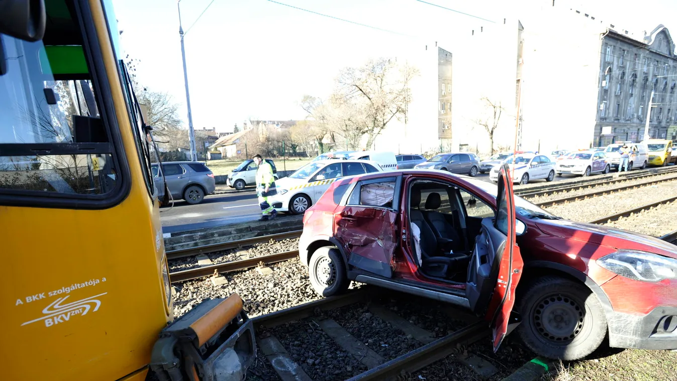 Villamos ütközött autóssal