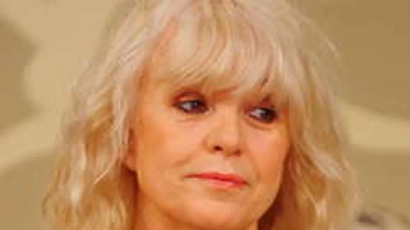 Plasztikai műtétre lesz szüksége Csepregi Évának?