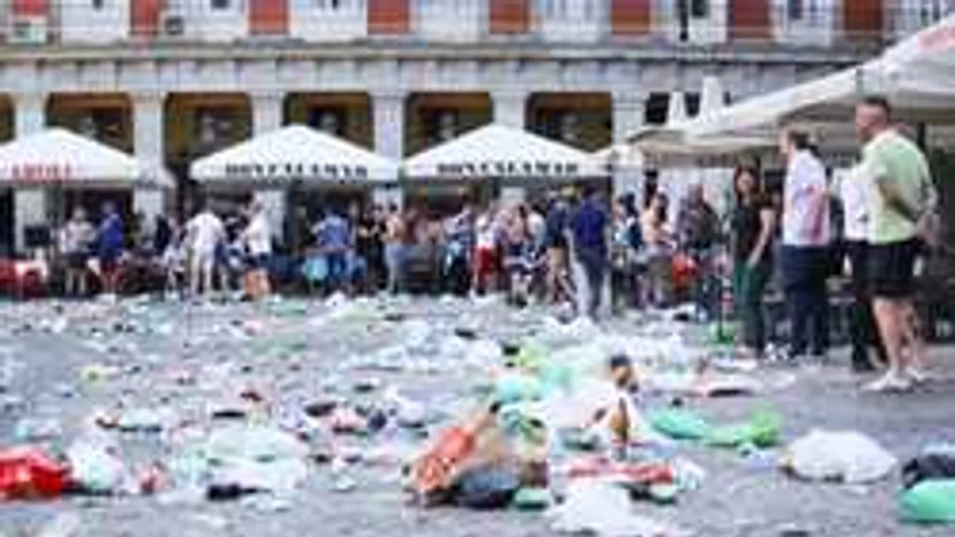 Összecsaptak, üvegekkel dobálták a rendőröket