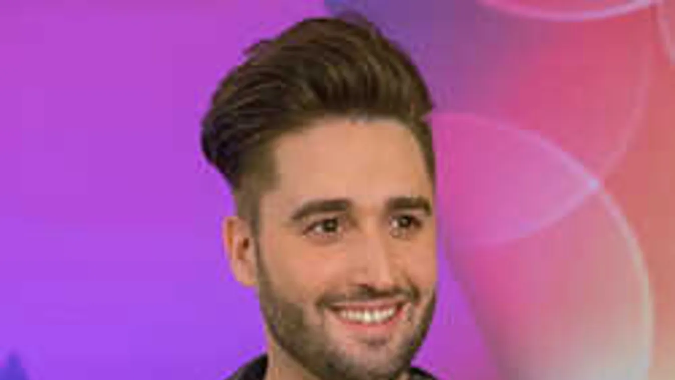 Fontos eseményt ünnepel Király Viktor és családja!