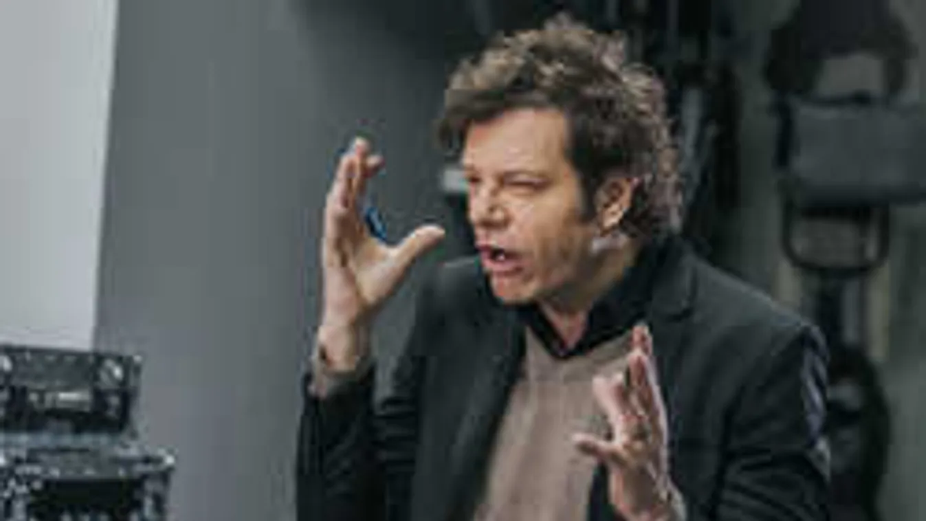 Nem titok többé! A műsorvezető elismerte: rendszeresen plasztikáztat!