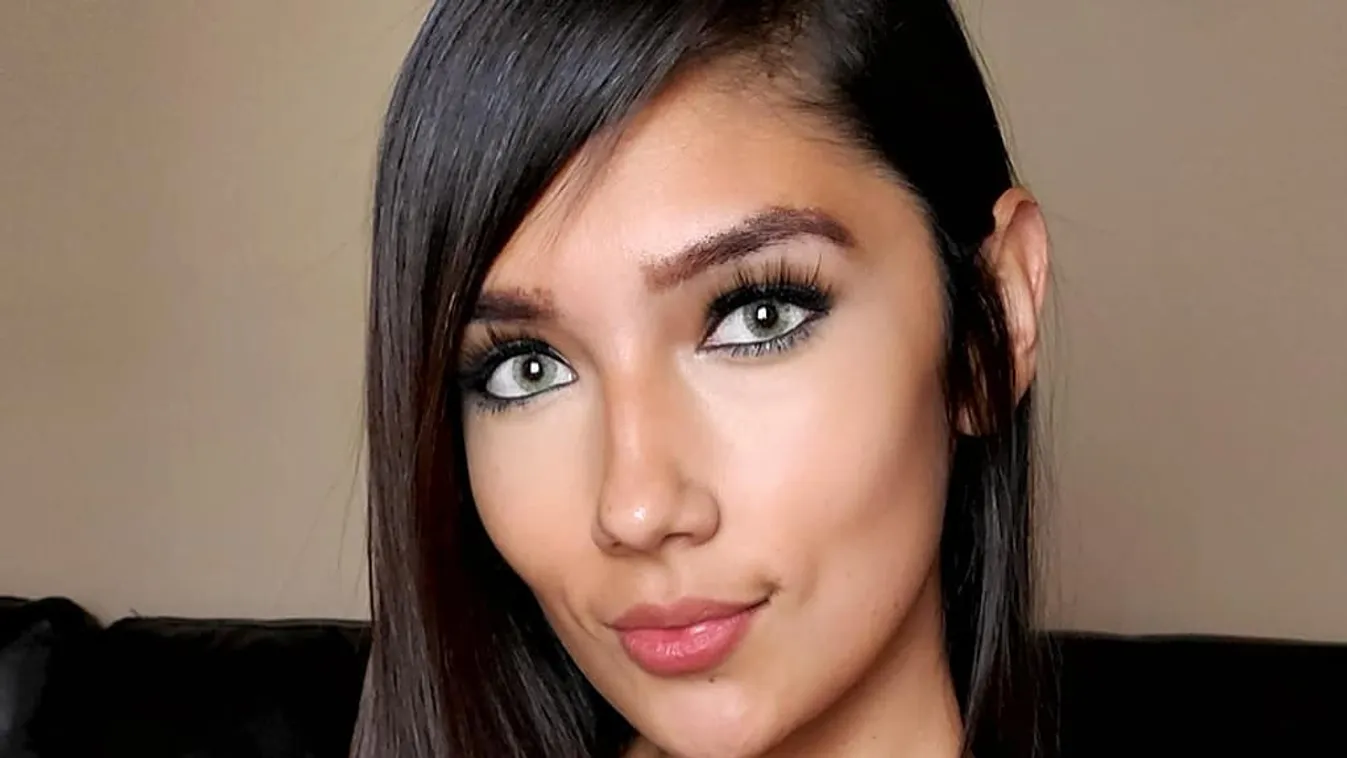 A természetben vetkőzött le a hatalmas mellű edzőlány