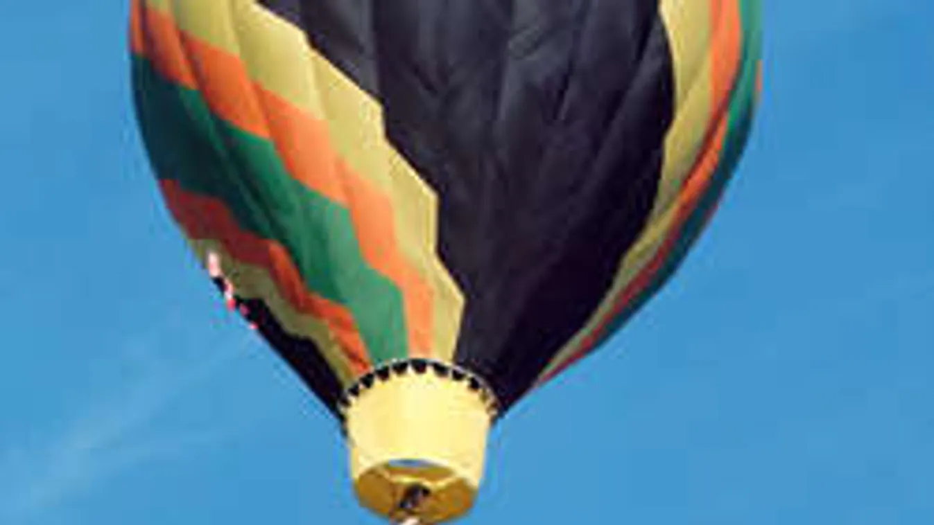 Hárman ugrottak ki egy elszabadult hőlégballonból