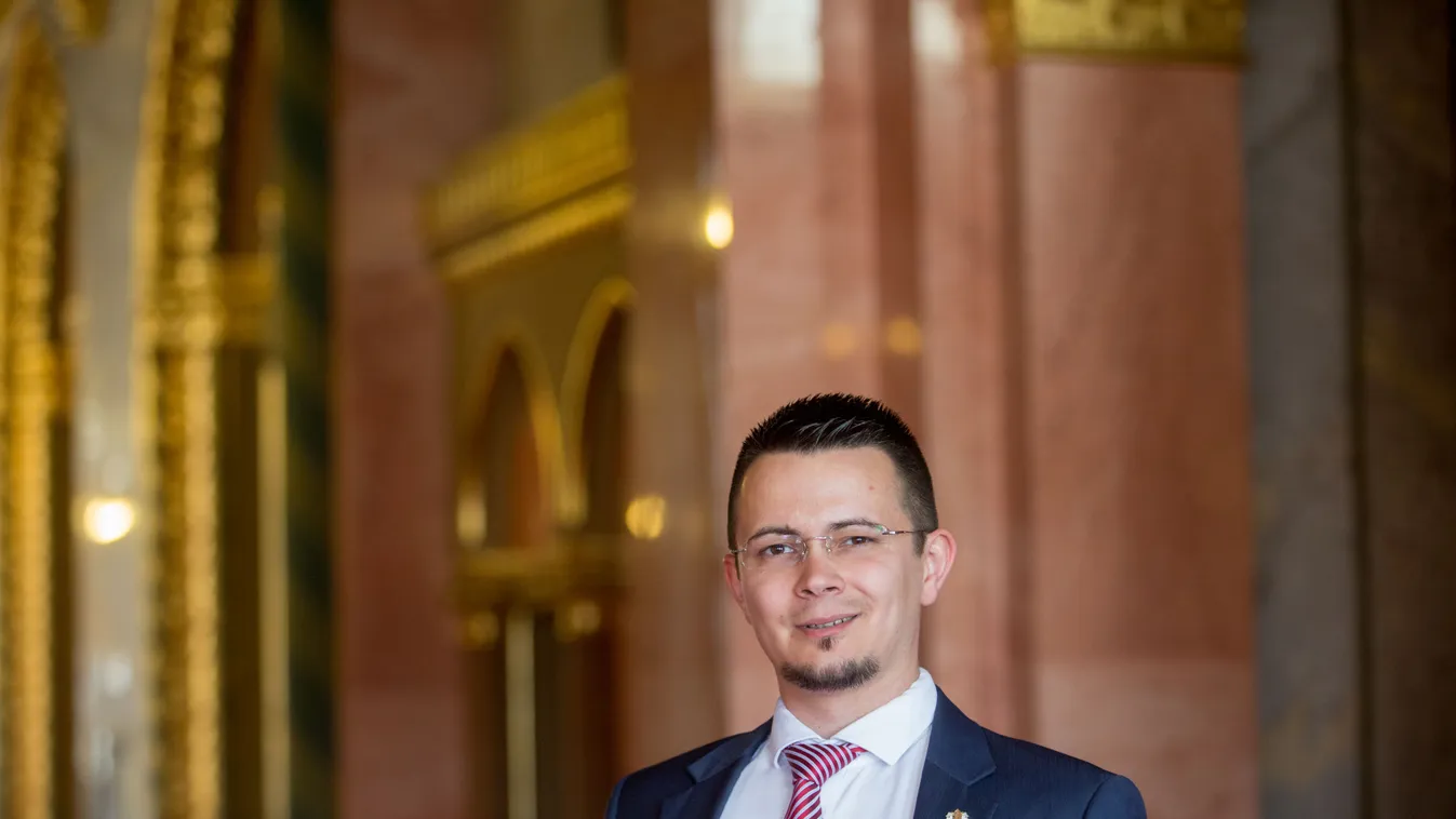 Uszodát foglalt magának a jobbikos Janiczak Dávid