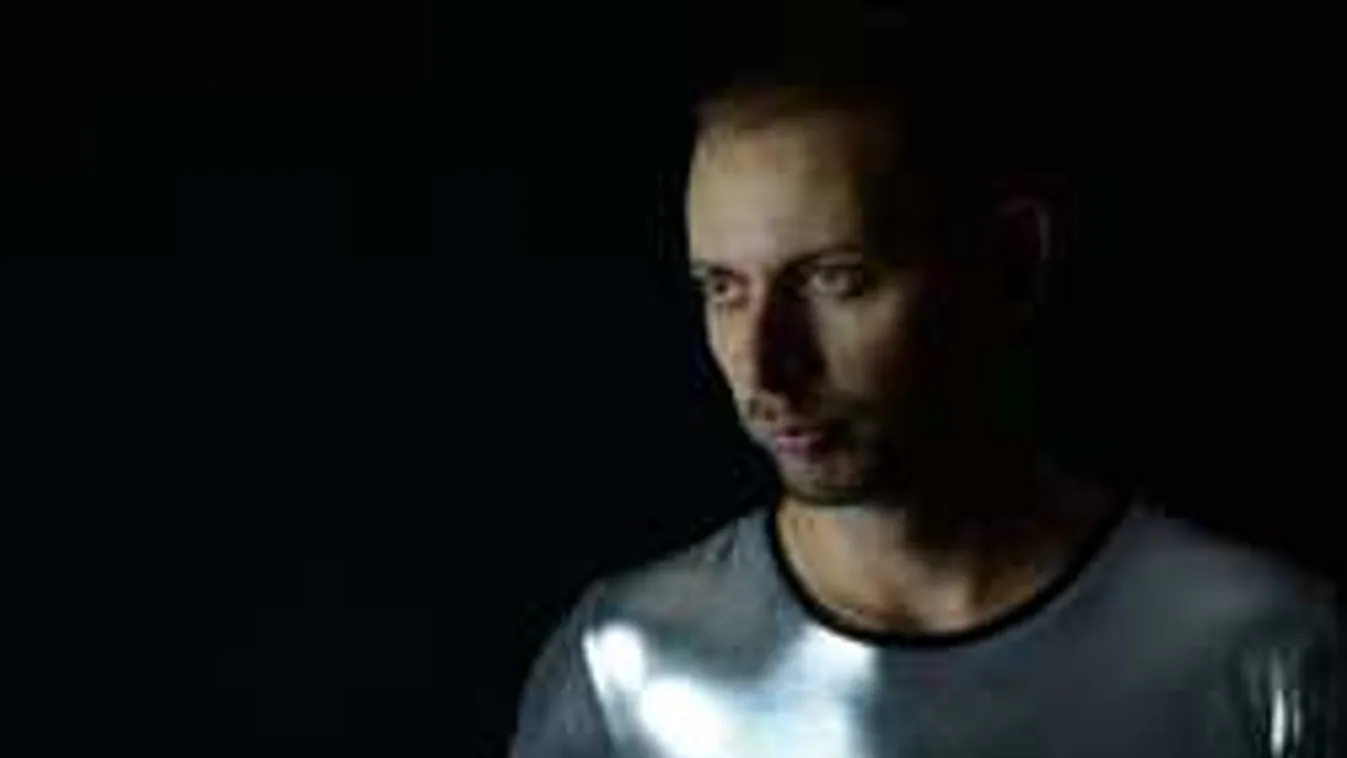 Felfoghatatlan kegyetlenség, nőkre támadt a magyar énekes