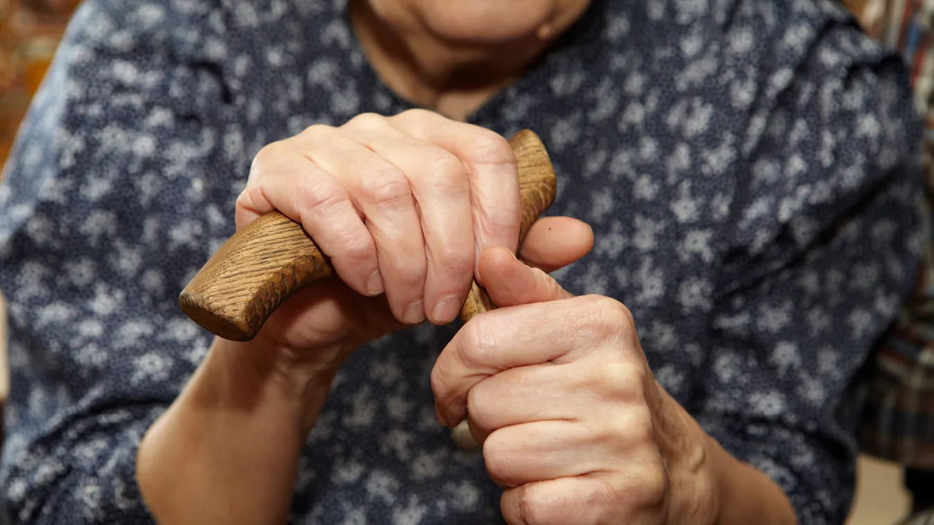 Demenciában szenvedő nénivel fajtalankodott az ápoló, pont rajtakapták