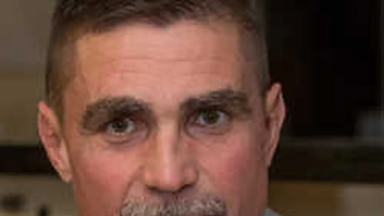 Ambrus Attila: szinte csak fényképről látom a lányomat