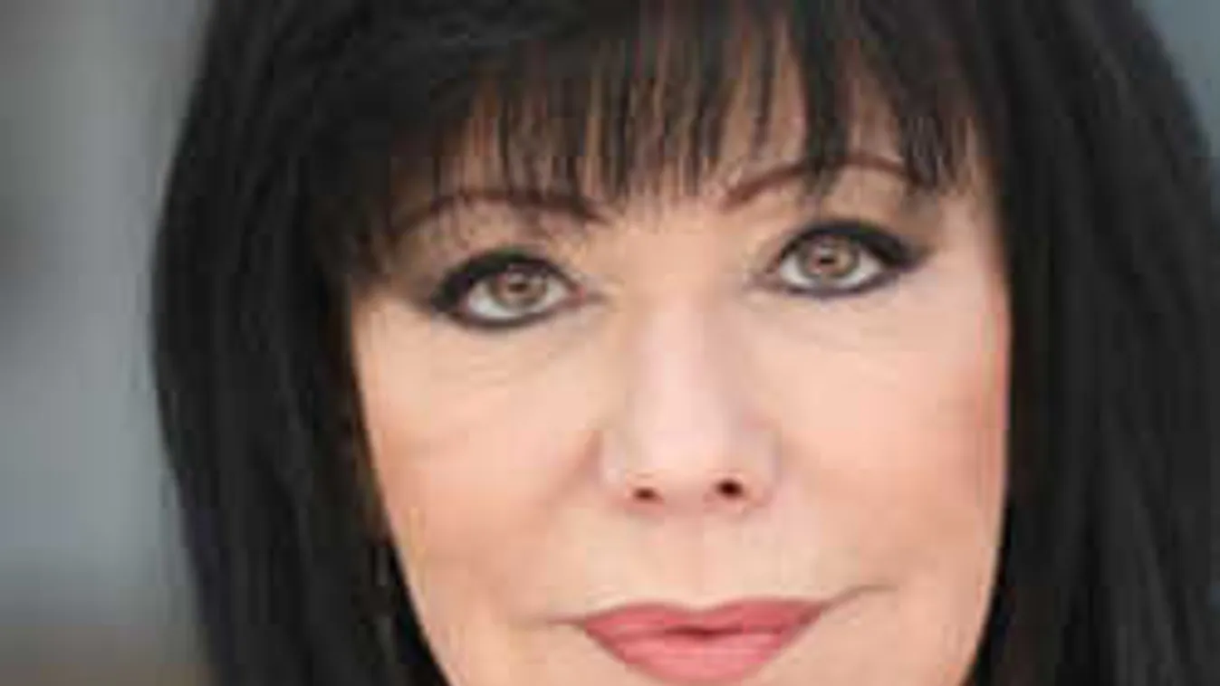 Szexuális ajánlatokkal bombázzák a népszerű magyar énekesnőt