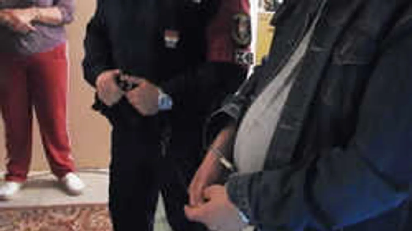 Országos rendőri akció: lerohanták a magyar nőket futtató bandát