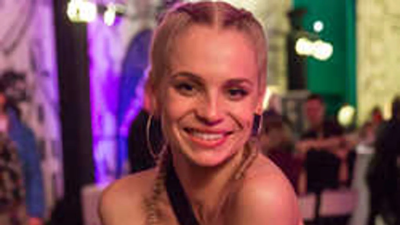 Falatnyi bikiniben mutatta meg kőkemény popsiját Iszak Eszti - Fotó