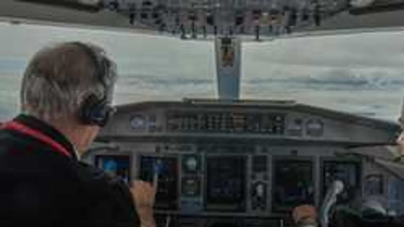 Döbbenetes titkokat árult el a pilóta: ezért van balta a repülőkön