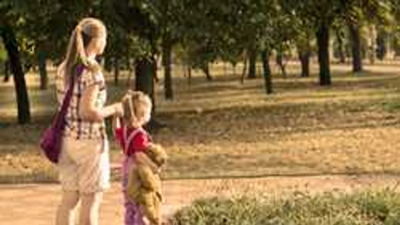 Ijesztő videó! Így rabolják el gyanútlan anyjuk mellől a gyerekeket