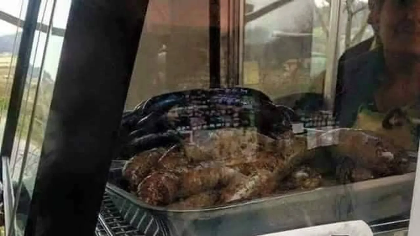 Pajzán hirdetéssel kínálja az egyik hazai árus a kolbászát