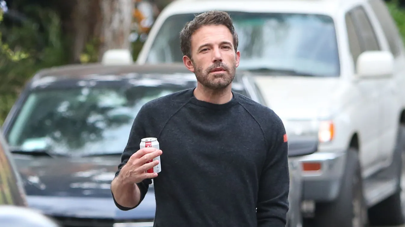 PREMIUM EXCLUSIVE Ben Affleck looks so skinny with his diet beverage
