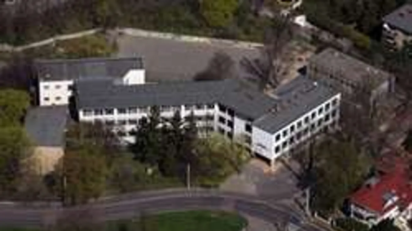 Kabátban ültek a diákok egy budai iskolában - a hideg miatt