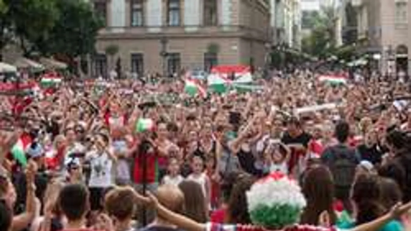 Megható: ilyen varázslatosan énekeltek a magyar szurkolók