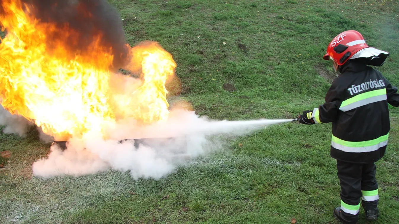 Hétköznapi hős: a 10 éves Viktor a legifjabb tűzoltó